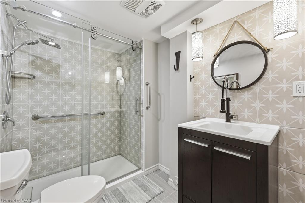 172 B King Street E Property Photo 26