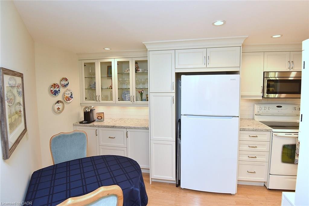 303-150 Wilson Street W Property Photo 16