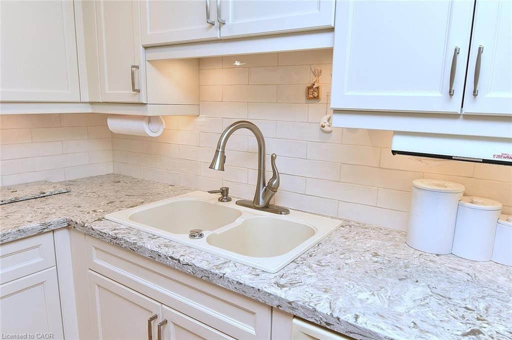 303-150 Wilson Street W Property Photo 17