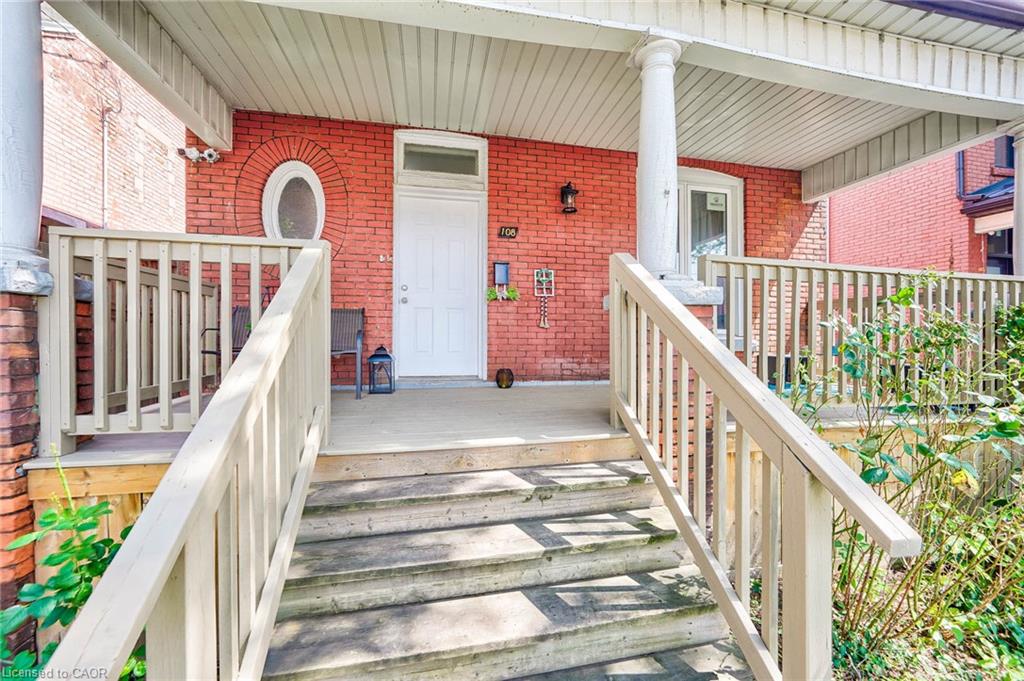 108 Victoria Avenue N Property Photo 2