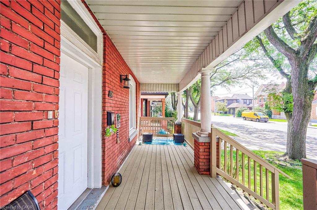 108 Victoria Avenue N Property Photo 3