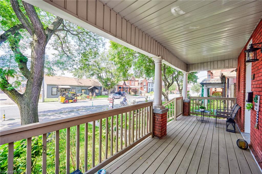 108 Victoria Avenue N Property Photo 4