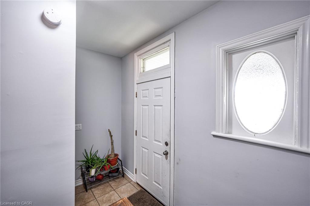 108 Victoria Avenue N Property Photo 9