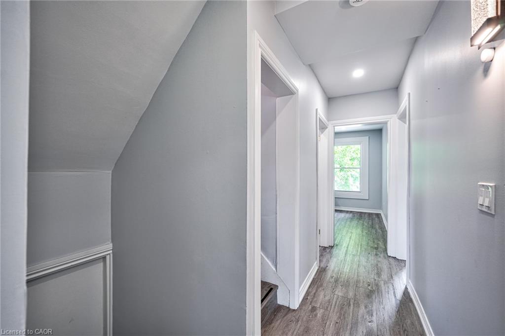 108 Victoria Avenue N Property Photo 10