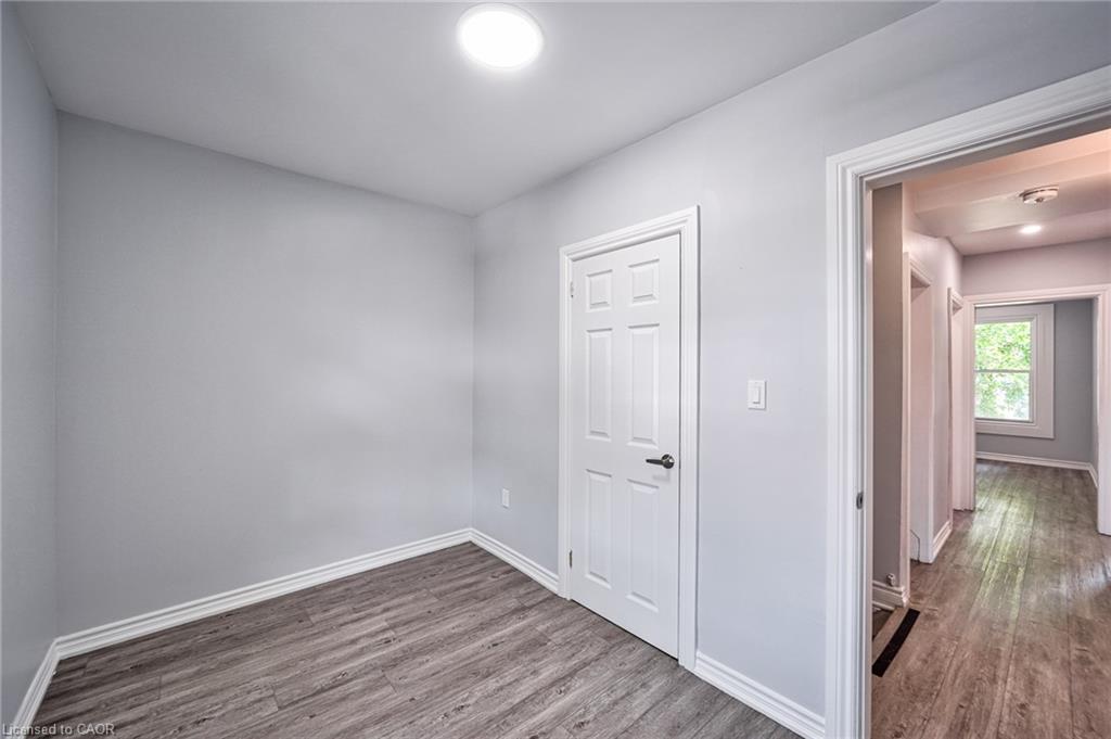 108 Victoria Avenue N Property Photo 14