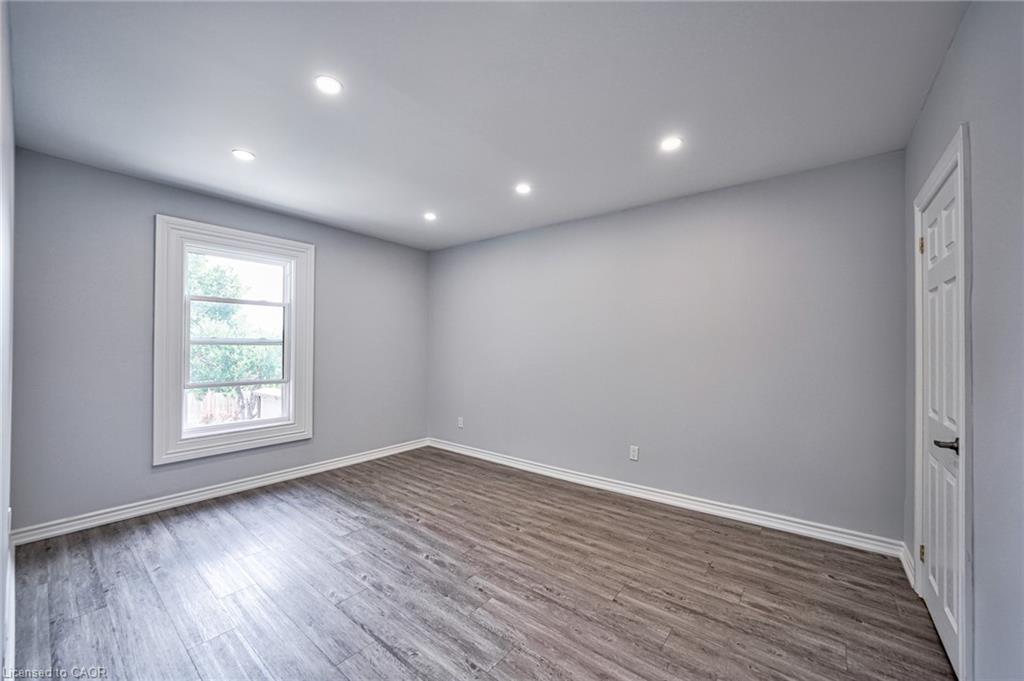 108 Victoria Avenue N Property Photo 16