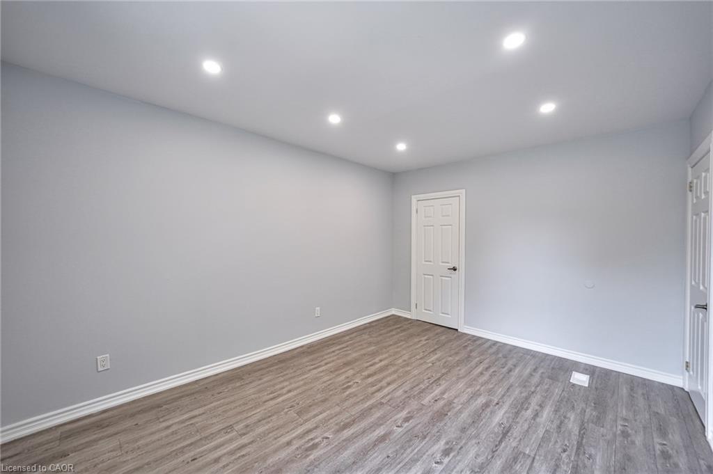 108 Victoria Avenue N Property Photo 18