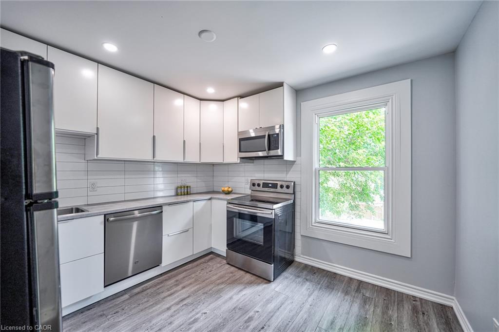 108 Victoria Avenue N Property Photo 19