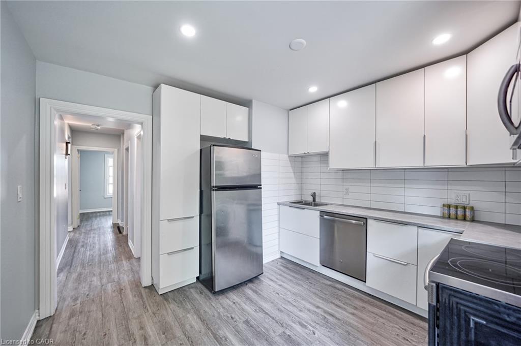 108 Victoria Avenue N Property Photo 21