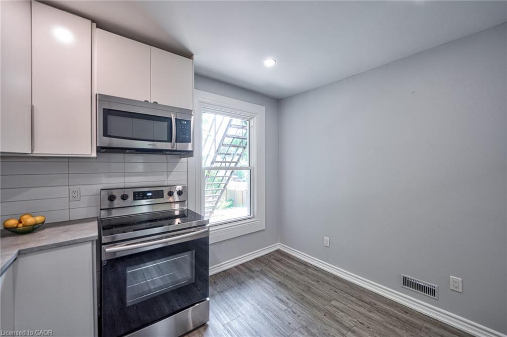 108 Victoria Avenue N Property Photo 22