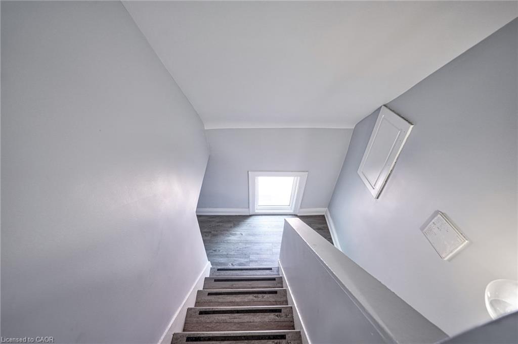 108 Victoria Avenue N Property Photo 23