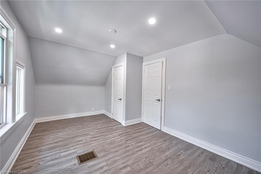 108 Victoria Avenue N Property Photo 26