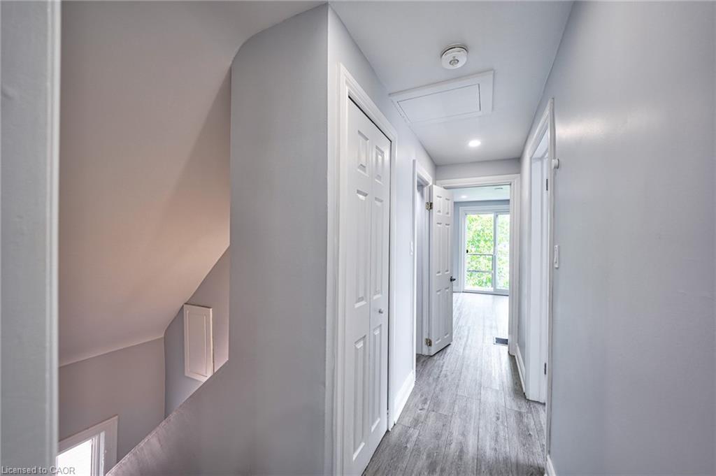 108 Victoria Avenue N Property Photo 28