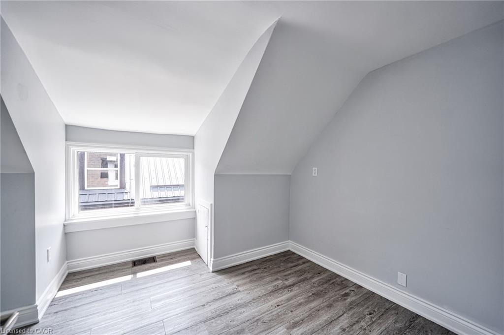 108 Victoria Avenue N Property Photo 29