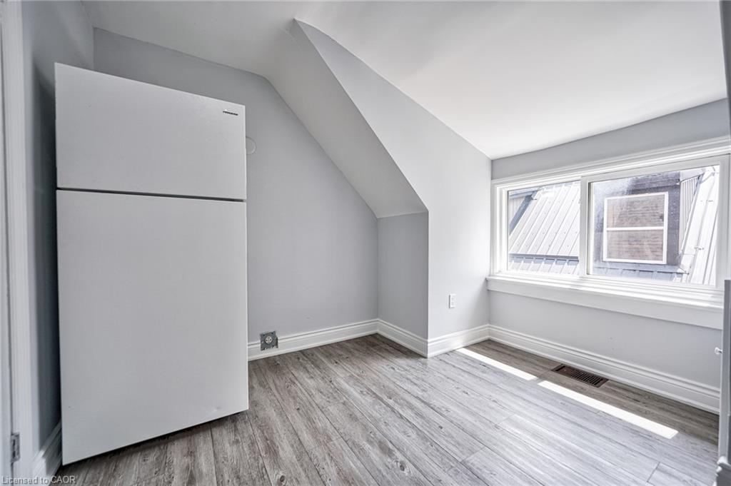 108 Victoria Avenue N Property Photo 30