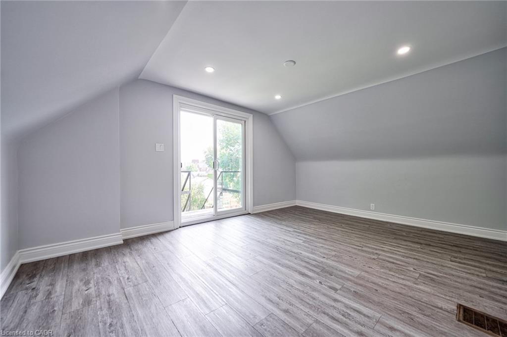 108 Victoria Avenue N Property Photo 33