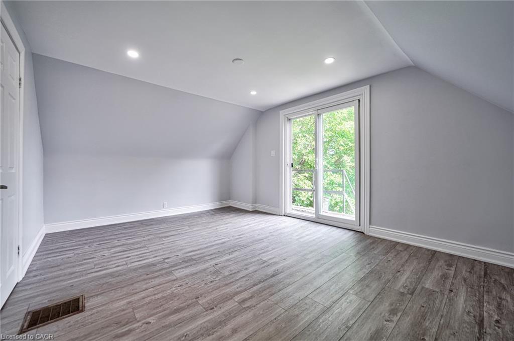 108 Victoria Avenue N Property Photo 34
