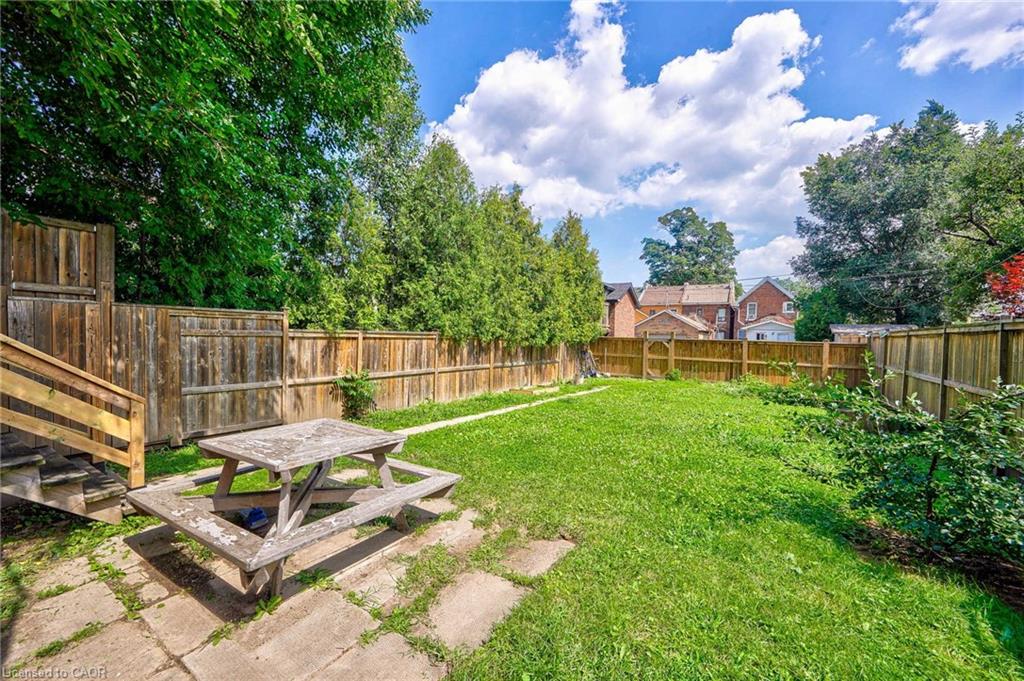 108 Victoria Avenue N Property Photo 38