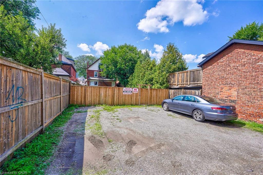 108 Victoria Avenue N Property Photo 40