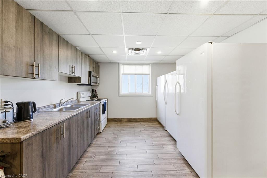 1745 King Street E Property Photo 28