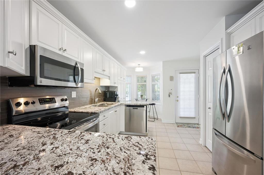 5-3243 New Street Property Photo 8