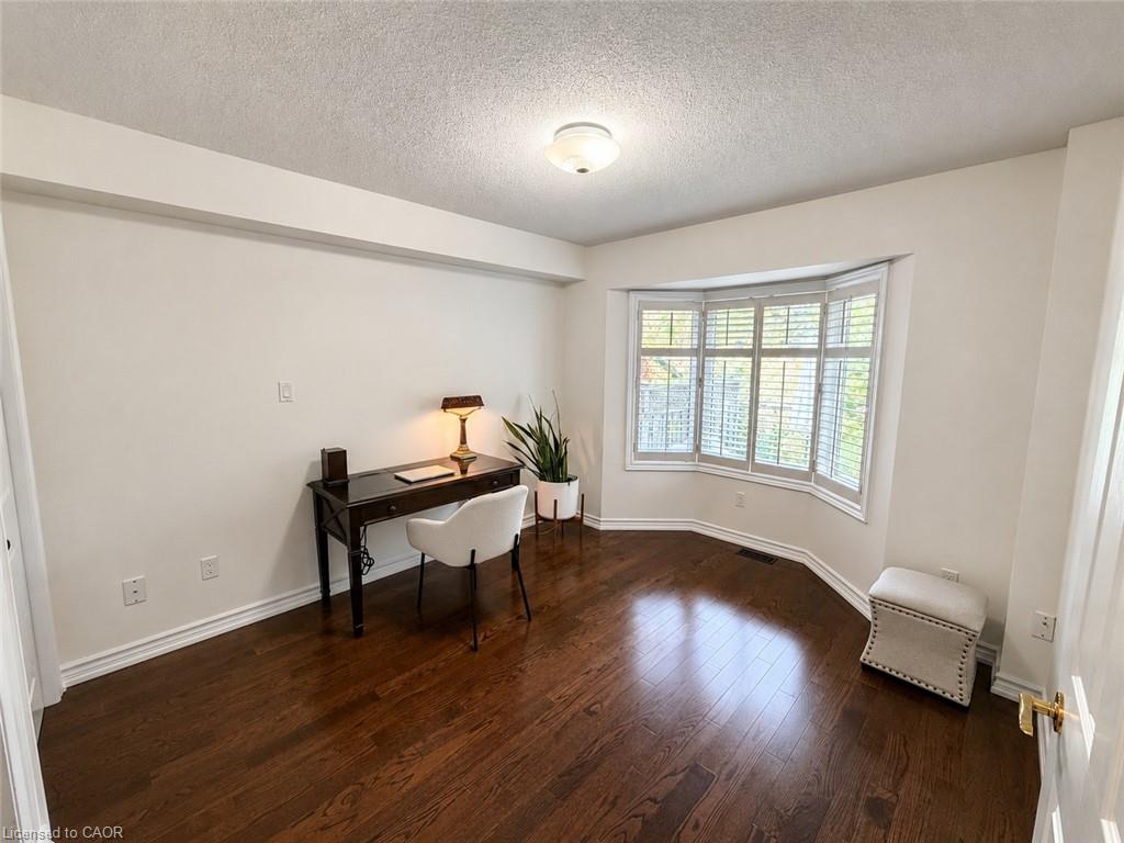5-3243 New Street Property Photo 18