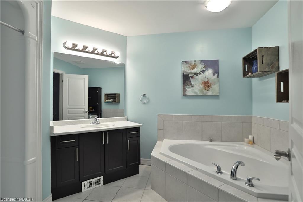 20 Hidden Ridge Crescent Property Photo 16