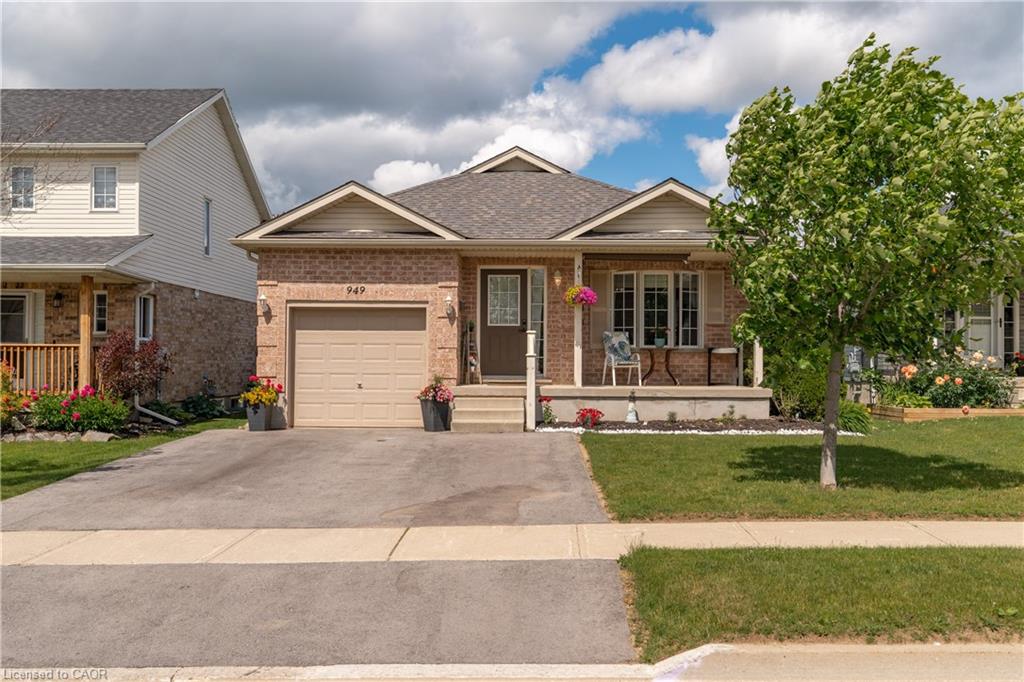 949 Gzowski Street Property Photo 1
