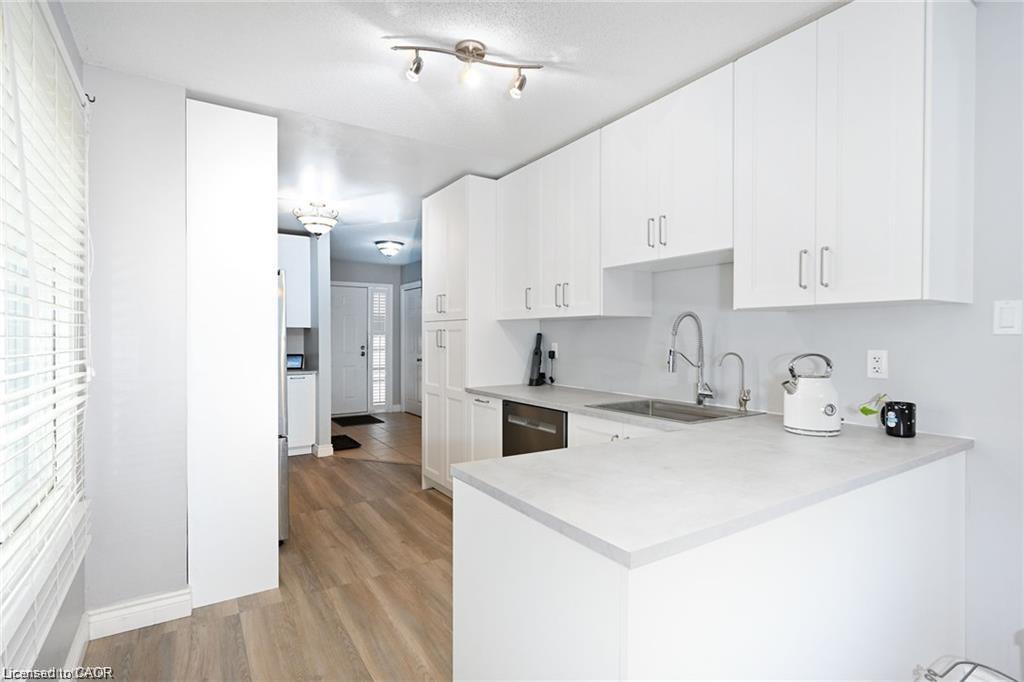 8 Buss Court Property Photo 5
