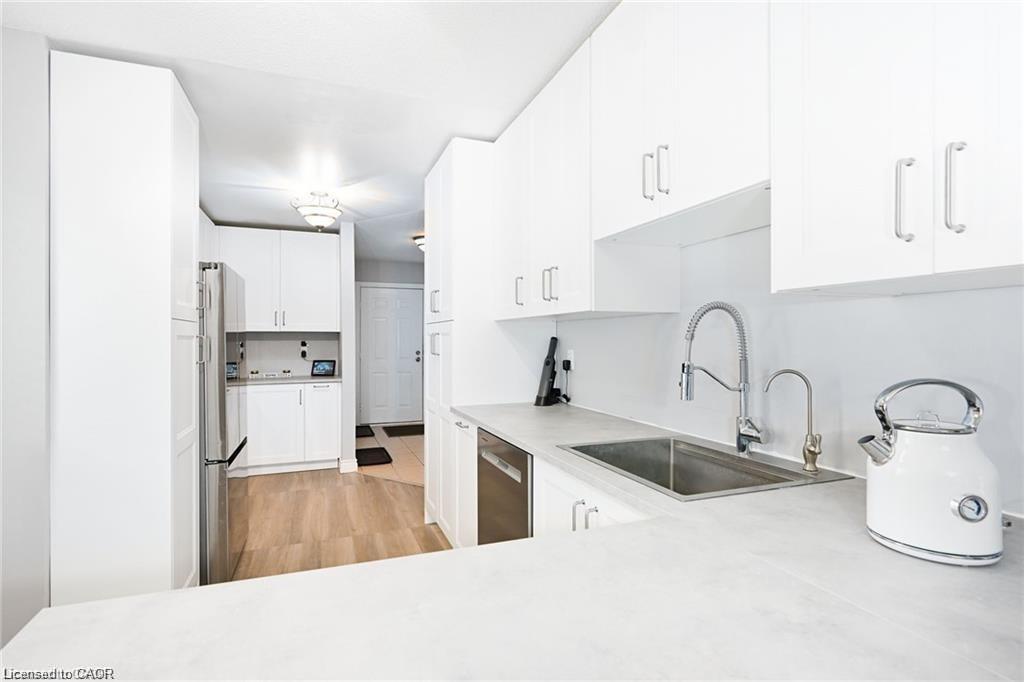 8 Buss Court Property Photo 6