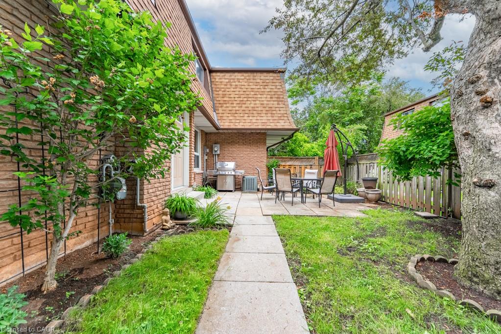 4-4042 Longmoor Drive Property Photo 4