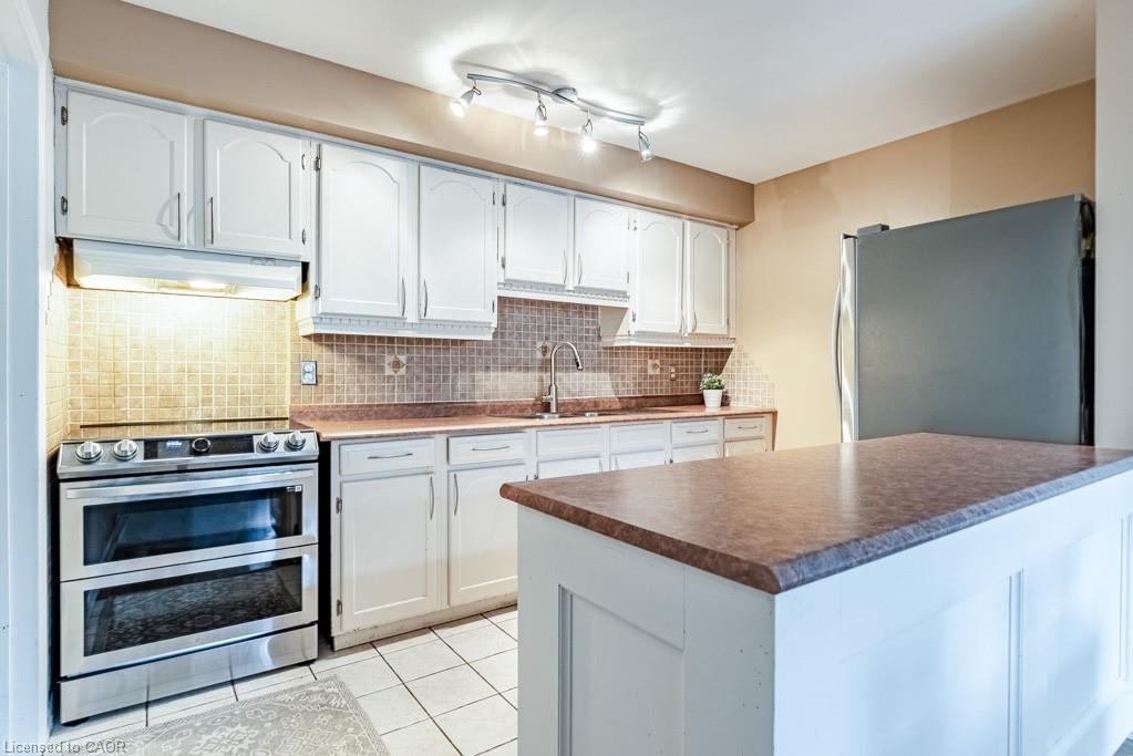 4-4042 Longmoor Drive Property Photo 14
