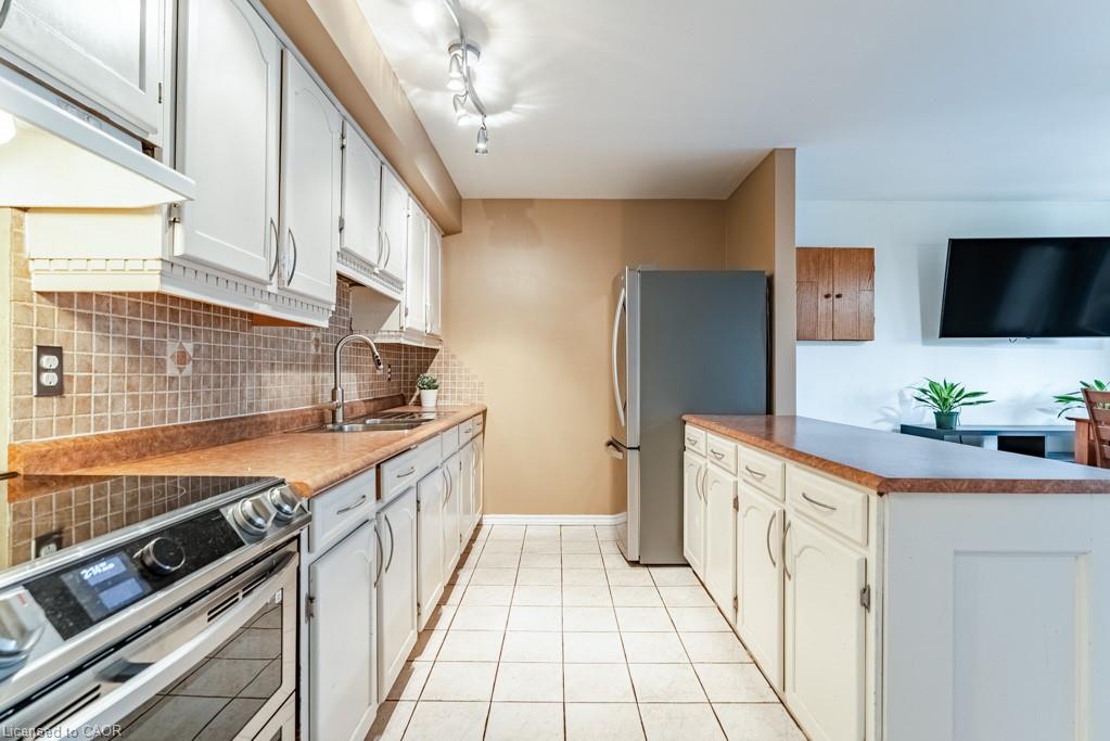 4-4042 Longmoor Drive Property Photo 15