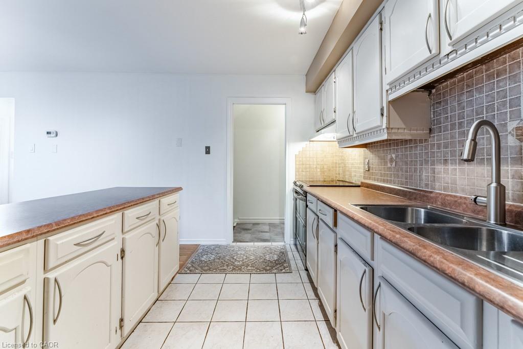4-4042 Longmoor Drive Property Photo 17