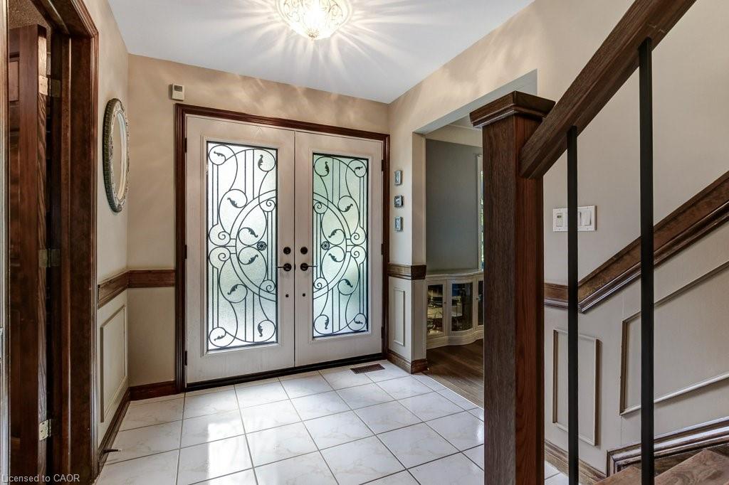 215 Briar Hill Crescent Property Photo 3