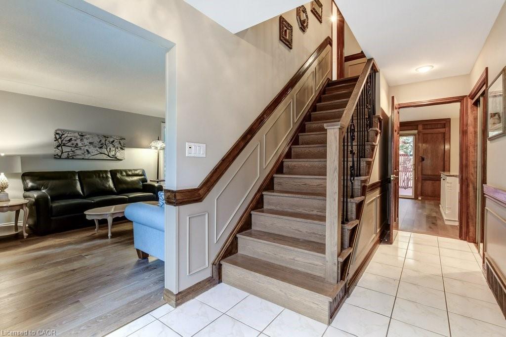 215 Briar Hill Crescent Property Photo 4