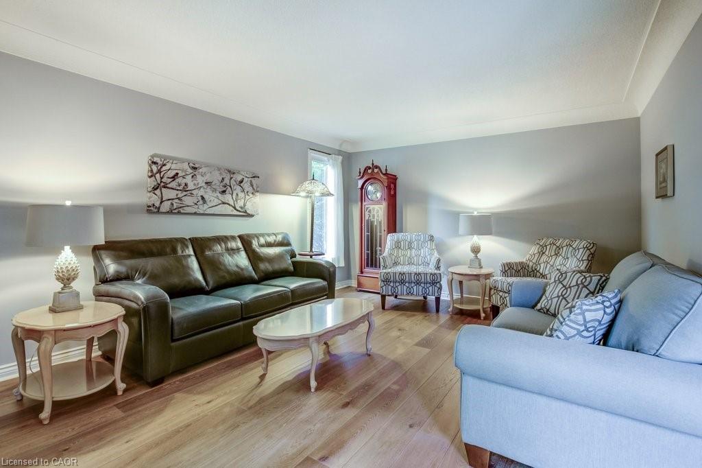 215 Briar Hill Crescent Property Photo 6