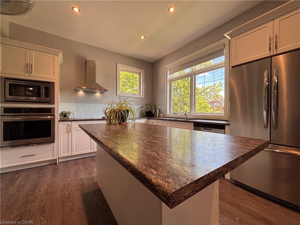 71 Wilson Street E Property Photo 1