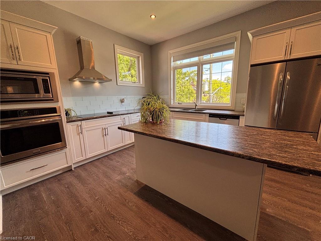 71 Wilson Street E Property Photo 2