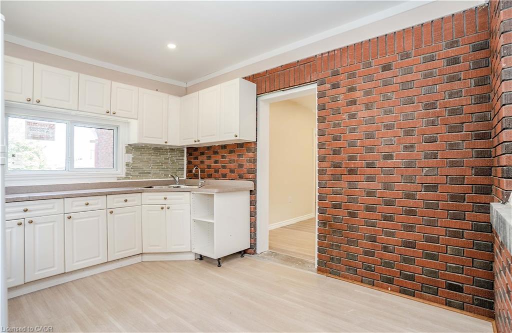 2-12 Wellington Street N Property Photo 11