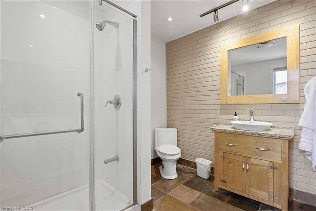 140 Peter Street Property Photo 17