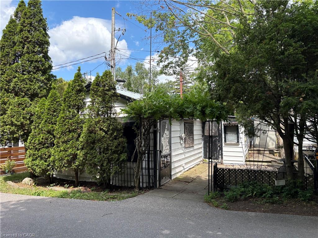 30 Bucks Park Property Photo 1