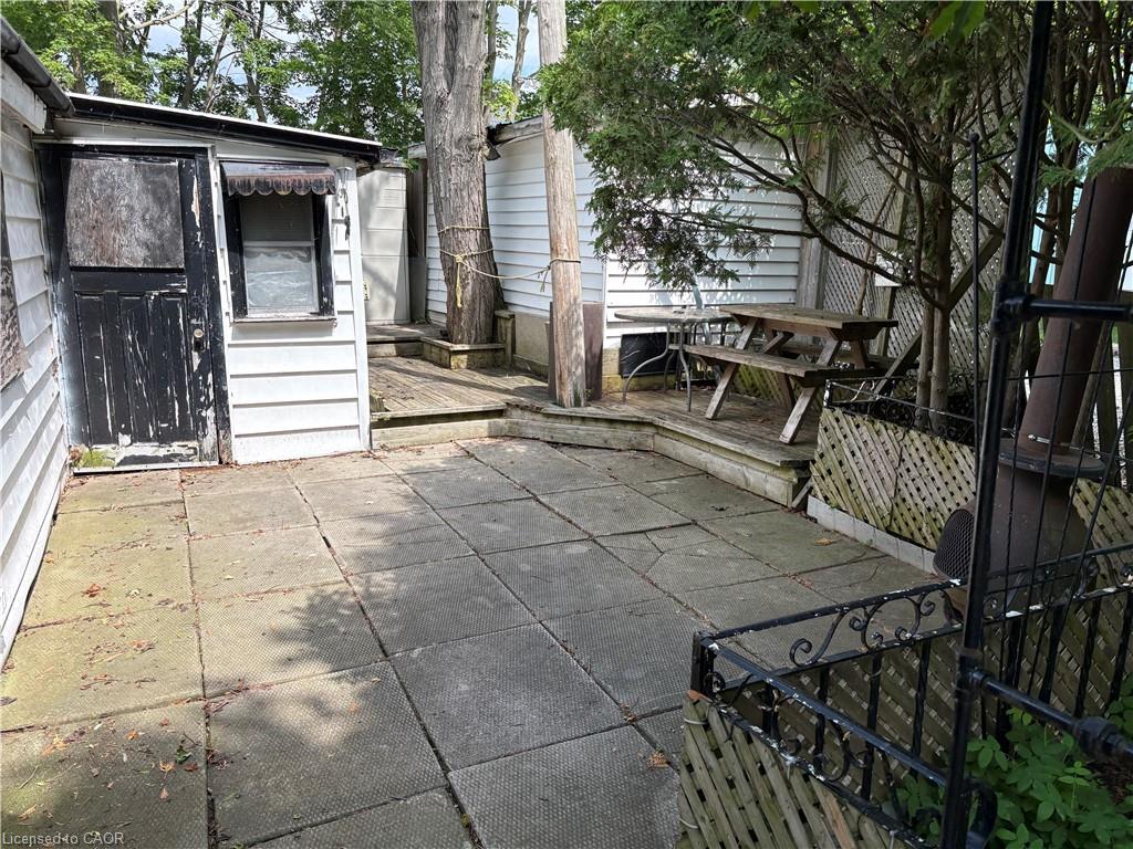 30 Bucks Park Property Photo 2