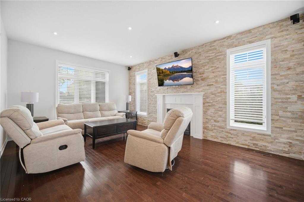 58 Doon Creek Street Property Photo 8