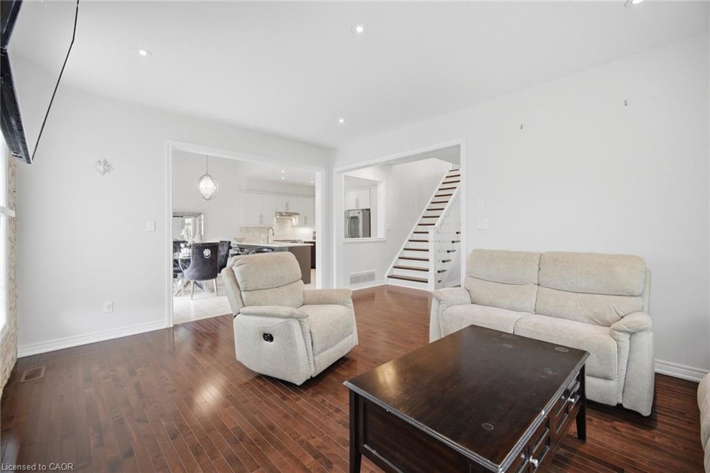58 Doon Creek Street Property Photo 10