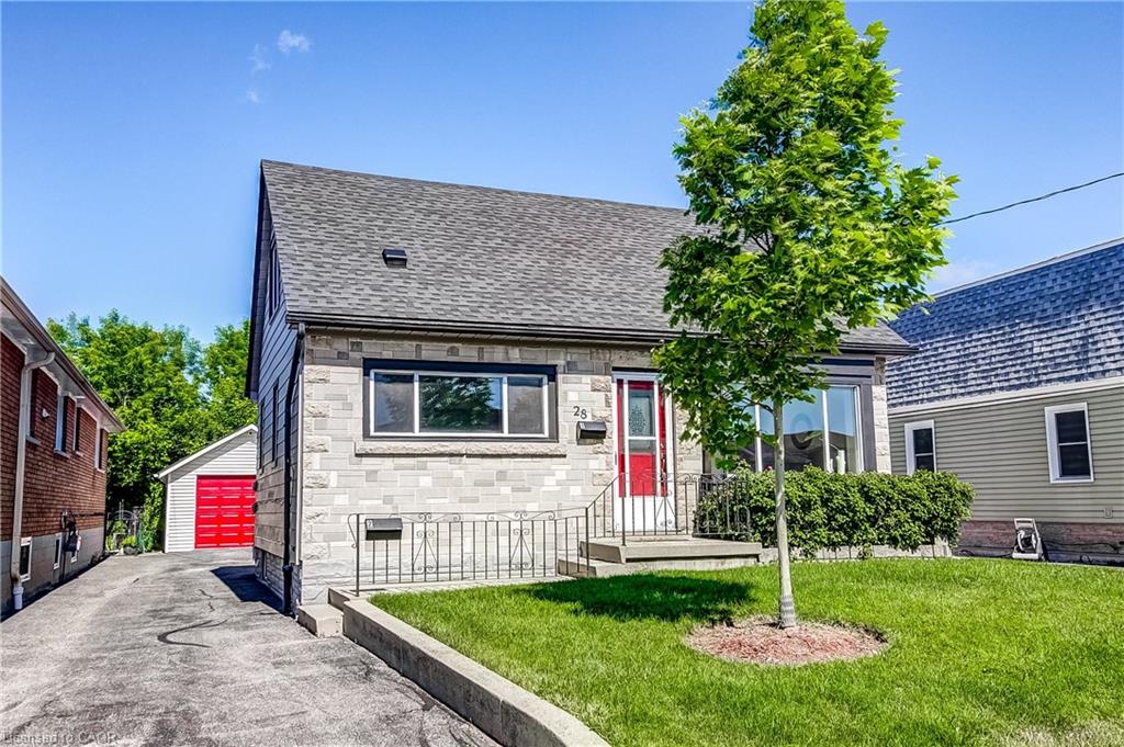 28 Delena Avenue S Property Photo 1