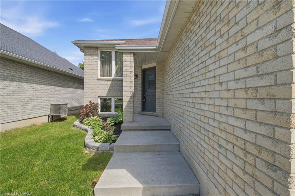 114 Donegal Drive Property Photo 3