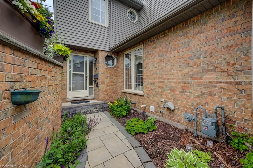 17-647 Lansdowne Avenue Property Photo 2