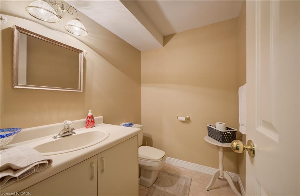 17-647 Lansdowne Avenue Property Photo 38