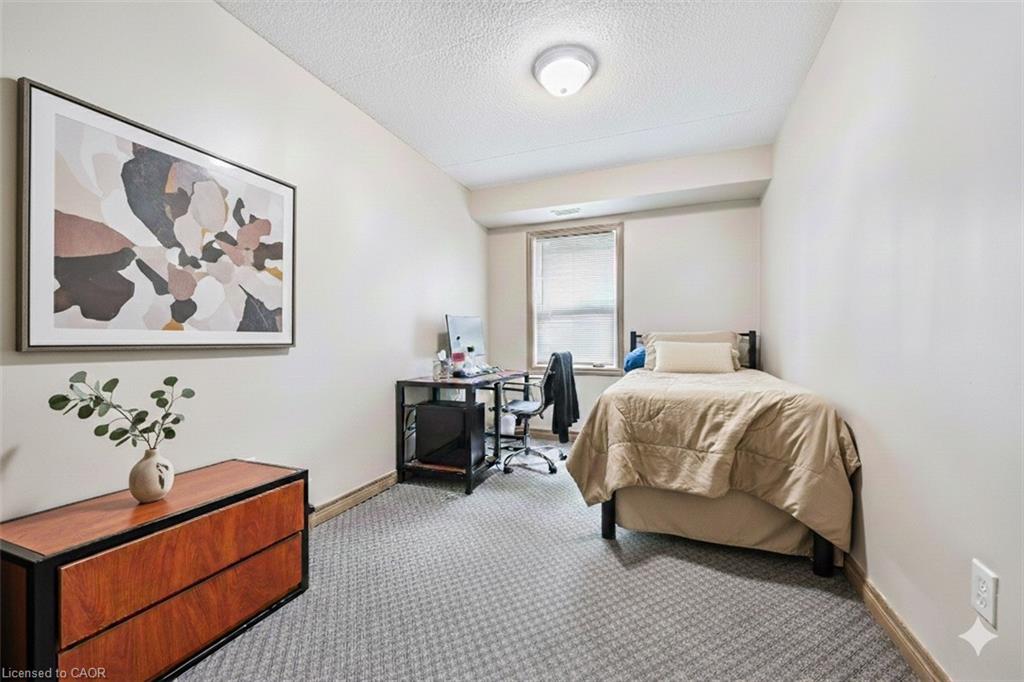 102-271 Lester Street Property Photo 15